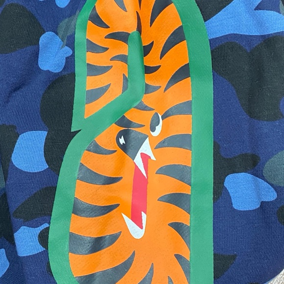 Blue camo Bape hoodie fits a size large - Picture 7 of 10